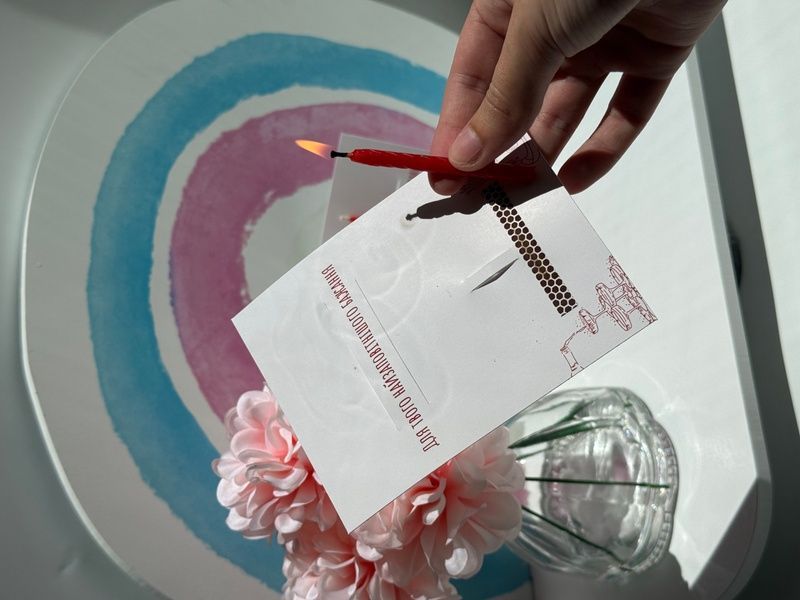 Листівка з бенто-свічкою до Дня народження &laquo;Для твого найзаповітнішого бажання&raquo; фото